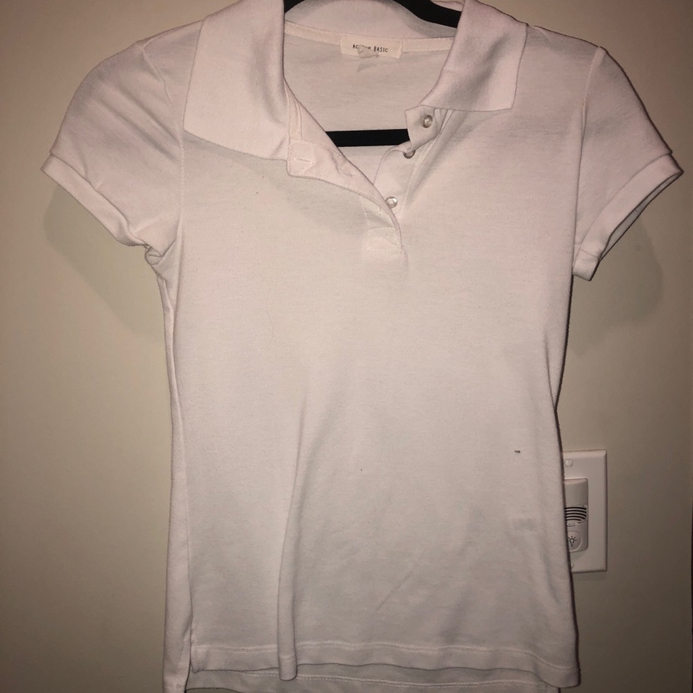 basic white collared short sleeve shirt